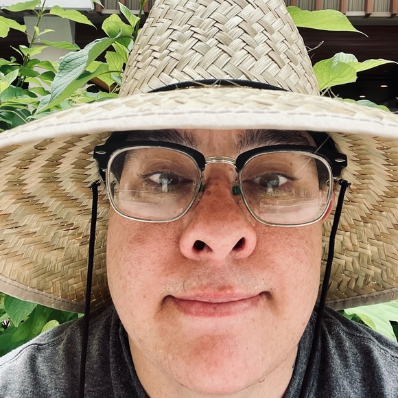 Meet your Posher, Holly - Picture 1 of 1